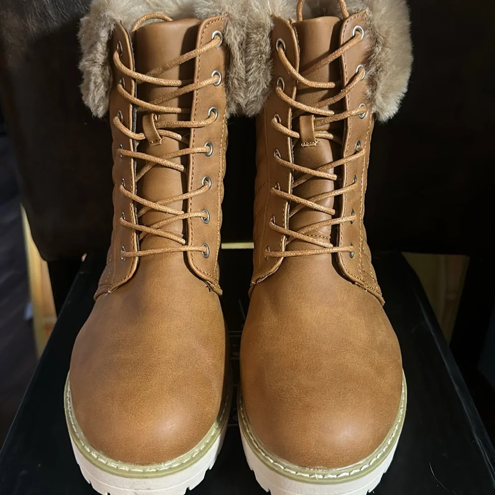 NICOLE MILLER LATTE-YO BOOTS: TAN NUBUCK: NEW IN BOX: SIZE 5